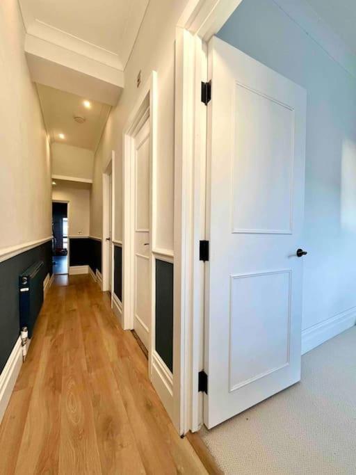Apartment Entire Modern With Garden Near Underground Station London