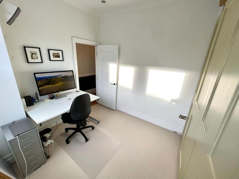 Entire Modern With Garden Near Underground Station Apartament *