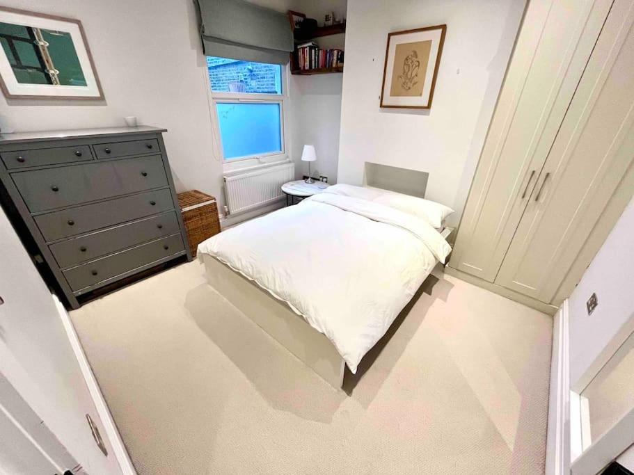 Entire Modern With Garden Near Underground Station Apartament
